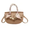 تُباع حقائب اليد الفاخرة رخيصة Baigou Baigou العصرية الأزياء حقيبة سرج للنساء 2024 New Lychee Pattern Handbag Small and Simple