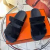 Sandalias de cuero de diseñador Sandalia de lujo Zapatilla de verano y zapatillas de felpa de fondo plano de playa de invierno