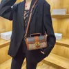 Fabryka hurtowa 2024 Nisza damska torebka vintage powóz Haute Couture pachowca Crossbody Małe kwadratowe torba pojedyncze ramię