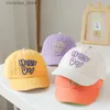 Casquettes de baseball Happy Day Lettre Enfant Baseball Chapeau Mode Broderie Couleur Bonbon Enfant Casquette À Visière Réglable Crème Solaire Bonnet Garçon Fille Pare-Soleil Y240315