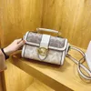 Fabriek Groothandel 2024 Womens Niche Handtas Vintage Vervoer Haute Couture Onderarm Crossbody Kleine Vierkante Tas Enkele Schouder