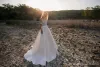 Abiti da sposa Boho da giardino occidentale Una linea gioiello collo pizzo abiti da sposa in raso bottoni sul retro spiaggia abito da sposa taglie forti