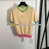 Nuova camicia a maniche corte lavorata a maglia Top in maglia con colori ricamati abbinati T-shirt da donna girocollo in maglia