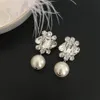 Till tyglar vintage fancy smycken Hight kvalitet kristallblomma pärlörhängen hårklipp kvinna boutique charm härlig bröllop gåva 240311