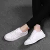 HBP icke-varumärke fabriksförsäljning avslappnad lägenheter hjärta snörning mode damer fyra säsonger skor vita sneakers skor för unisex