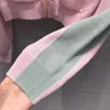 Maglieria da donna Moda primaverile Cashmere con cerniera con cappuccio Design corto Maglione dolce Donna Tasche a righe a contrasto verde rosa Maglieria casual