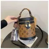 Stilvolle Zylindrische Tasche von Top-Designern für Damen in New Celebrity Zylindrischer Handeimer Modische Handtasche aus echtem Leder C