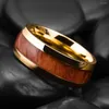 Anéis de casamento moda 8mm cor de ouro aço inoxidável para homens mulheres cúpula koa incrustação de madeira promessa de noivado presente de jóias
