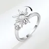 Nieuwjaarsgeluk met roterende zonnebloem die de ring kan draaien voor vrouwen om te verlichten en te stressen