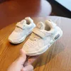 Babyschoenen Kinderschoenen kleine meisjes jongens sportschoenen voor kinderen meisjes voor kinderen leren appartementen voor kinderen sneakers alledaagse baby zachte schoenen 240315