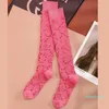 Frauen Marke Socke Mode Elegante Hip Hop Bein Socken für Mädchen Dame Kniehohe Design Voll Brief Drucken Strumpf Streetwear