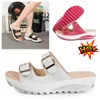 Designer sandal plattformar rum tofflor glidskor män kvinnor spänne klassiska män mous sandalstorlekar 35-42 gai mode blommor tofflor svart vit