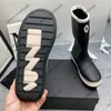 Luxurys Stivali da Pioggia Slip-On da Donna Piattaforma di Design Tacchi Grossi Trama Trapuntata Scarpe per Il Tempo Libero Scarpe Casual Nere Verdi Stivali da Moto Western con Sacchetti per la Polvere