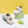 Pierwsze spacerowicze 2022 Nowe wiosenne buty dla dzieci dla maluch Sole skórzane białe buty Dzieci Modne Dziewczyny Sneakery 15-25 240315