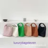 Borse a tracolla Bottgss Ventss Hop di lusso per donna Bella rete rossa stessa moda borsa tessuta ad alto senso tote design di nicchia cesto di verdure super caldoCon logo reale