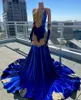 Laço azul Royal Applique Bainha Vestidos de Baile Sheer Neck Vestidos de Noite Com Luvas Meninas Negras Sereia Vestido de Festa Formal Robes De Soiree BC
