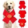 Kołnierze dla psów Rok czerwony szalik kołnierz kotów zima ciepłe dzianiny Piękne ubranie dla zwierząt domowych