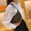 Lyxdesigners underarmsäckar handväskor för kvinnor axlar korskor kroppspåsar klassiska mångsidiga dragkedja mode canvas väskor trevlig gåva