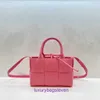 Designer de luxe Arco fourre-tout Sacs Bottgs's Vents's Boutique en ligne 2023 Nouveau sac tissé Mini Fashion High Sens Bandoulière Cuir pour femmes avec un vrai logo