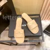 Designer Slippers sandalen 2024New loafer zwembad Casual Schoen Dames sexy sliders meisje Zomer Strand luxe glijbaan sandaal cadeau 7 kleur