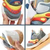 Eerste wandelaars Klassieke babyschoen jongen meisje baby schattig gezicht alledaagse sneakers op platte zool eerste kinderlaarzen katoen antislip warme wandelschoenen 240315