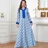 Abbigliamento etnico Abito lungo con stampa elegante per donna Estate 2024 Bottone con finiture in nastro chic Scollo a V Manica lunga Jalabiya marocchino