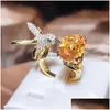 Pierścionki ślubne Panie luksus 925 SIER CUTY HUMMINGBIRD RING WIELKA 10CT DIOND ZIROCN ZMIANA BANQUET Party Trendy Fine Biżuteria D Dhv2w