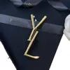 T Mektup Kaplamalı Tasarımcı Markası Altın T Damga Metal Broş Butik Tarzı Doğum Düğün Mücevher Aksesuarları Broşlar Klasik Tasarım GI GG ES