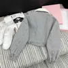 Женские дизайнерские куртки 2023 года, ранняя осень, новинка Nanyou Gaoding MIU, карманное письмо с вышивкой из овечьей шерсти, откидной воротник, джинсовое короткое пальто MIUT