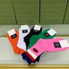 Chaussettes de marque pour hommes et femmes Cinq paires de chaussettes de sport élégantes avec lettres imprimées brodées en pur coton respirant et boîte