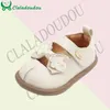 Babyschoenen Claladoudou Babyleren schoenen Effen Beige Bruin Merk Modieuze schoenen Lentejurk voor kinderen Meisjes Prestatie Bruiloft 240315