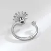 Świeży chryzantema obrotowy pierścień otwierający żeński, słodki pierścień kwiatowy