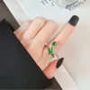 Der spirituelle Schlangenring an Slytherins magischer Fingerspitze ist eine modische Frau mit einzigartigen Gelenken und einem offenen Schlangenring