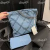 Denim Gold Donna 22 Sacco per immondizia Borsa tote di grande capacità Hardware dorato Catena regolabile Borsa di lusso Simpatico marsupio sotto le ascelle Pochette Borse da viaggio per aeroporto 23 32 cm