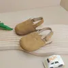 Primeiros caminhantes 2024 moda bebê camurça chinelos de couro sólido natural sapatos diários para meninas meninos sólidos 0-3 anos crianças andando sapatos 240315