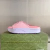 Sandálias de plataforma de letras interligadas para mulheres senhoras sola grossa macarone rosa preto branco luxo luxo designer slides chinelos claquette mulher sapatos