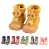 İlk Yürüyüşçüler Sonbahar ve Kış Ayakkabıları Küçük Bebek Kalınlaştırılmış Sıcak Kapalı Çocuk Ayakkabıları Sevimli Karikatür Pamuk Konforlu Nefes Alabilir Ev 240315