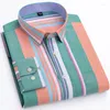 Chemises décontractées pour hommes Col boutonné à manches longues Oxford Robe Chemise Coton Plaid Stripe Mâle Social avec poche poitrine