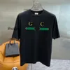 Skjorta Gucc European Gglies Designer Graphic GGS Gucccis GCCCI GU MEN VOMANS T CCI SUMMER Italien GUC Rätt brev CI Print Guucci 100 Cotton Fashion Starbucks Cl N6KR