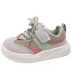 Baby Sportsschuhe 2024 neue gemischte Farben Spring Girls Jungen lässige Brettschuhe Mesh atmungsaktiven Trendschuhen