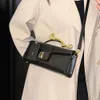 ファッショナブルな女性のハンドバッグスモールスクエアニューメタル女性ニッチデザイン、ハイエンドシングルショルダー対角線クロスバッグ