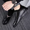 Sapatos casuais masculinos diários na moda tênis confortáveis calçados de negócios couro genuíno sapato esportivo retro elegante pelúcia quente 240328