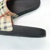 Sandales de créateur Été Femmes Burbrery Sandales Designer Rétro Plaid Pantoufles Mode Luxe Sandales Fond Plat Antidérapant Plage Sandale Pantoufles Chambre Chaussures 35-45