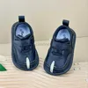 Eerste wandelaars 2024 nieuwe babyschoenen voor de lente lederen schoenen voor jongens zachte buitenzool outdoor enkele schoenen modieuze kleine meisjes sneakers 240315