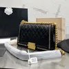 CC Çantalar Lüks Marka Cross Vücut Kadınları Havyar Deri Le Gold Metal Dokunma Çanta Çevresinde Sevgililer Günü Crossbody Shouder Sac Cep MHPRV