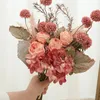 レトロな人工絹の花ローズブーケ花嫁を保持している偽の花の結婚式の家のテーブル装飾高品質の秋のクリスマスバルク240313