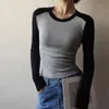 Högkvalitativ bomullsrundhals Kontrasterande raglanärmar Bottomskjorta för kvinnor på hösten, med en bantningsnätröd långärmad t-shirt