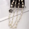 Collana lunga Donna Moda temperamento Fiori in lega esagerata collana di perle accessori di abbigliamento Regalo di Natale