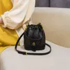 Sac à main de créateur chaud en Europe et en Amérique Sac seau français pour femmes Nouveau sac à bandoulière imprimé à la mode pour femmes Texture haut de gamme Sac à bandoulière polyvalent