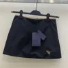 Bahar Erken Yeni Nanyou Pra Sıradan Moda Üçgen Logo Kontrast Kısa Kat Yüksek Bel Yarı Etek Kadınlar için Set